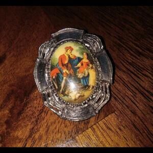 Vintage Victorian Silver Tone Courting Couple Brooch. Silver Tone